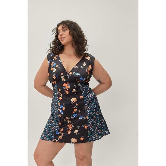 NWOT Nasty Gal Floral Print Satin V-Neck Mini Dress Plus Size US 22 - Picture 1 of 8